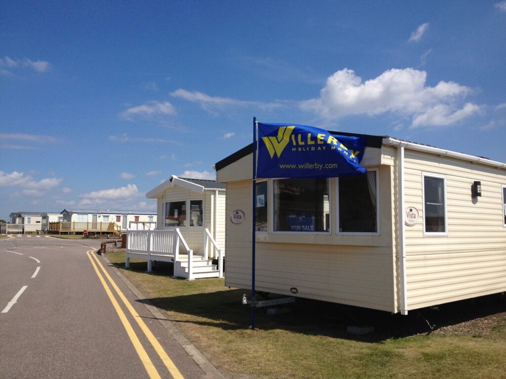 A picture of static caravans next to each other at the holiday park in Tingdene N