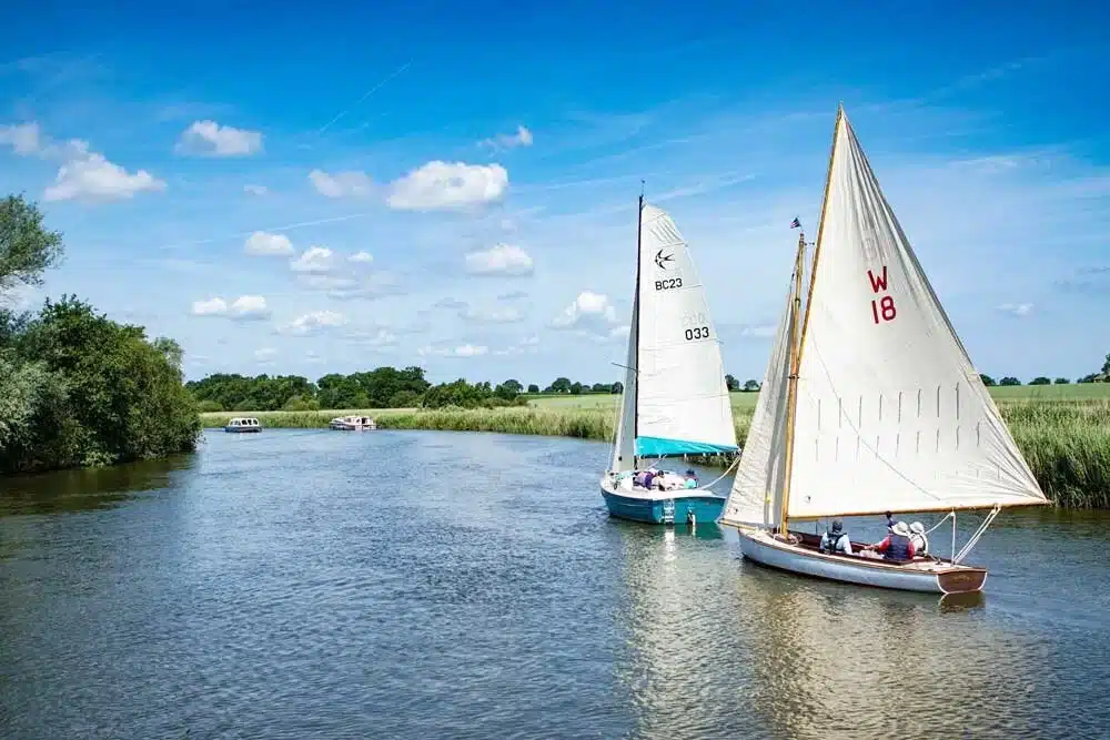 Multiple boats on the Broads 