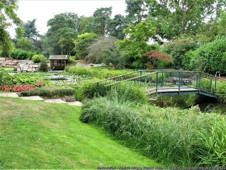 geograph 5890522 by G Laird